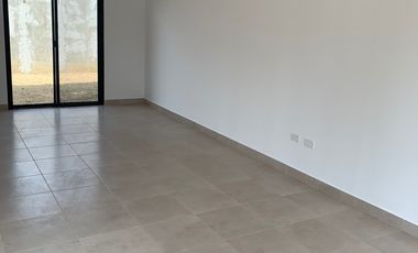Se vende casa esquinera en urbanización Los Prados