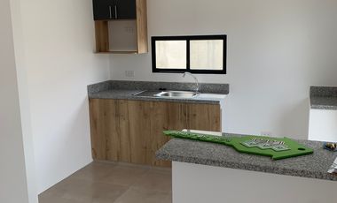 Se vende casa esquinera en urbanización Los Prados