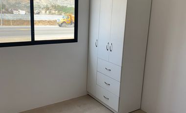 Se vende casa esquinera en urbanización Los Prados