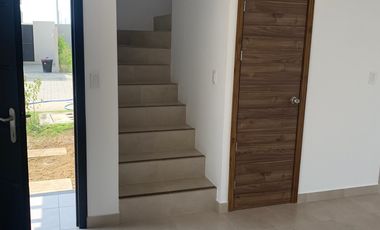 Se vende casa esquinera en urbanización Los Prados