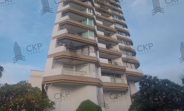 For sale and rent, Royal Beach Condo, Chao Samran Beach, size 145.54 sq m, next to a private beach, Chao Samran Beach, fully furnished. Spacious balcony with sea view, ready to move in.