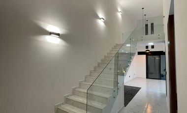 Increíble Casa NUEVA con Alberca y 4 Rec. en Condominio con Seguridad 24/7 en Cuernavaca