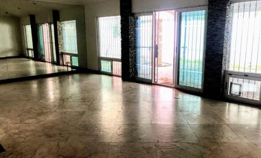 CASA EN VENTA DE UN PISO EN LA ZONA DE SANTA ENGRACIA VALLE ORIENTE CERCA DE IGLESIA