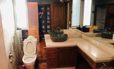 CASA EN VENTA DE UN PISO EN LA ZONA DE SANTA ENGRACIA VALLE ORIENTE CERCA DE IGLESIA