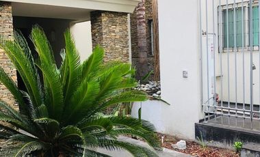 CASA EN VENTA DE UN PISO EN LA ZONA DE SANTA ENGRACIA VALLE ORIENTE CERCA DE IGLESIA