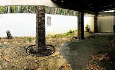 CASA EN VENTA DE UN PISO EN LA ZONA DE SANTA ENGRACIA VALLE ORIENTE CERCA DE IGLESIA