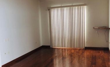 CASA EN VENTA DE UN PISO EN LA ZONA DE SANTA ENGRACIA VALLE ORIENTE CERCA DE IGLESIA