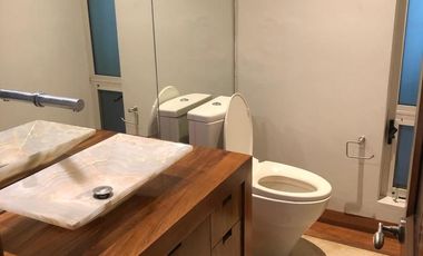 CASA EN VENTA DE UN PISO EN LA ZONA DE SANTA ENGRACIA VALLE ORIENTE CERCA DE IGLESIA