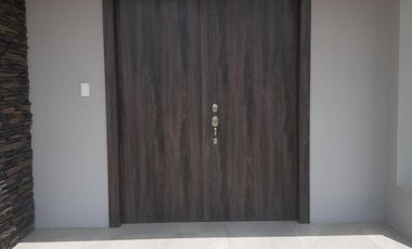 Casa en Venta en via Samborondón en Urb. Al Rio 3 y 4 habitaciones