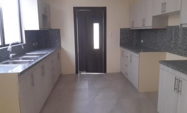 Casa en Venta en via Samborondón en Urb. Al Rio 3 y 4 habitaciones