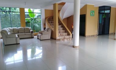 Venta Casa Con Piscina$ 400,000.00 ( Cuatro Cientos Mil Dólares Americanos )Departamento De Huánucoprovincia Leoncio Prado
