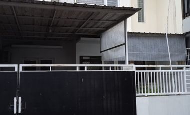 Rumah 2 Lantai Murah di Perumahan Menanggal Dekat Raya A Yani Butuh Cepat Laku