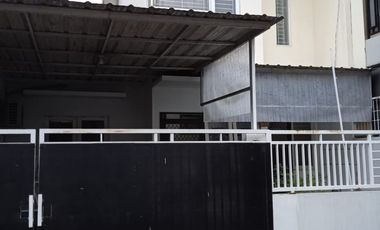 Rumah 2 Lantai Murah di Perumahan Menanggal Dekat Raya A Yani Butuh Cepat Laku