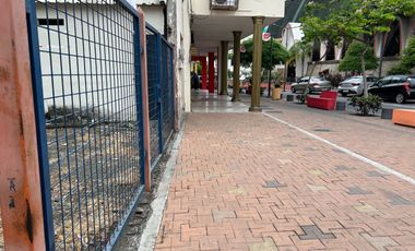 EN VENTA  TERRENO ESQUINERO  PARA USO COMERCIAL EN PORTOVIEJO