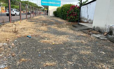 EN VENTA  TERRENO ESQUINERO  PARA USO COMERCIAL EN PORTOVIEJO