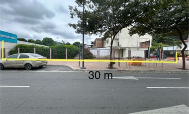 EN VENTA  TERRENO ESQUINERO  PARA USO COMERCIAL EN PORTOVIEJO