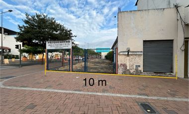 EN VENTA  TERRENO ESQUINERO  PARA USO COMERCIAL EN PORTOVIEJO