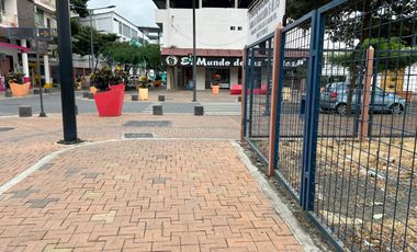 EN VENTA  TERRENO ESQUINERO  PARA USO COMERCIAL EN PORTOVIEJO
