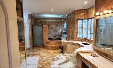 6 BR House and Lot for Rent at Whiteplains, Quezon City