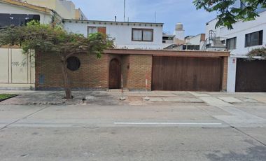 Vendo casa en San Borja, a 1 cdra. de Javier Prado y a dos cdras. de la Av. San Luis