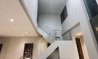 FOR SALE: 4 Bedroom in Mahogany Place 1, Taguig