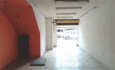 Local Comercial de alquiler en calle Santa Elena, Centro de Guayaquil.