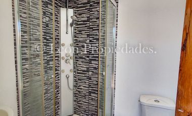 León Propiedades vende Gran casa de 2 pisos en sector Los Naranjos, Curacavi