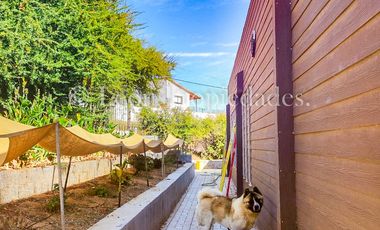 León Propiedades vende Gran casa de 2 pisos en sector Los Naranjos, Curacavi