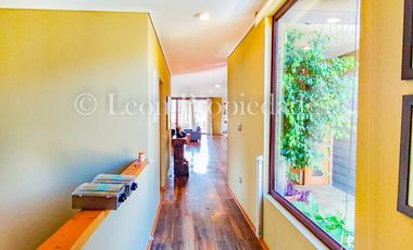 León Propiedades vende Gran casa de 2 pisos en sector Los Naranjos, Curacavi