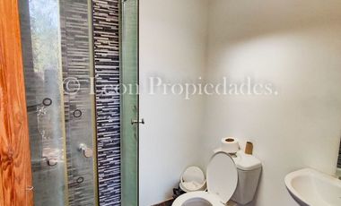 León Propiedades vende Gran casa de 2 pisos en sector Los Naranjos, Curacavi