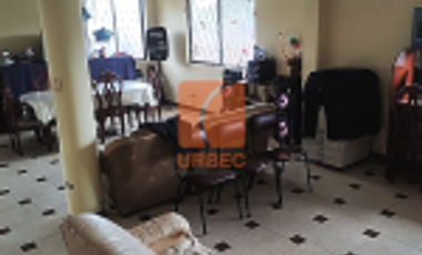VENTA – CASA AMPLIA EN VENTA CON TERRENO GRANDE EN EL SECTOR EL CARMEN CERCA DE LA AV. REPUBLICA /23URB085