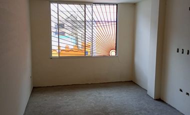 Casa de venta,346m2 de construcción en 180m2 de terreno, a 100m2 de la Av. Martha Bucaram, Sector TÍA de la Cdla Ibarra Quito, Ecuador