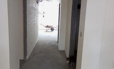 Casa de venta,346m2 de construcción en 180m2 de terreno, a 100m2 de la Av. Martha Bucaram, Sector TÍA de la Cdla Ibarra Quito, Ecuador