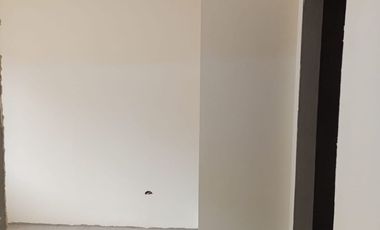 Casa de venta,346m2 de construcción en 180m2 de terreno, a 100m2 de la Av. Martha Bucaram, Sector TÍA de la Cdla Ibarra Quito, Ecuador