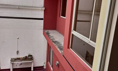 Casa de venta,346m2 de construcción en 180m2 de terreno, a 100m2 de la Av. Martha Bucaram, Sector TÍA de la Cdla Ibarra Quito, Ecuador