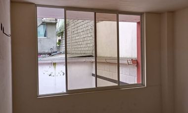 Casa de venta,346m2 de construcción en 180m2 de terreno, a 100m2 de la Av. Martha Bucaram, Sector TÍA de la Cdla Ibarra Quito, Ecuador