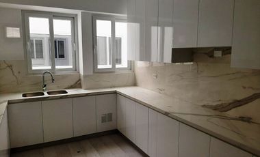 Dpto, duplex, estreno, 395 m2, zona Golf, S. Isidro, 3 dorms, 4 baños, 3 estac + dep.