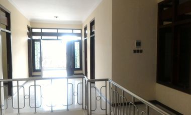 Rumah Dekat RSUD dr. Soetomo Surabaya di Mojoklanggru Kidul