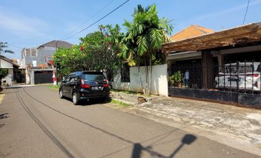 Rumah lama hitung tanah di komplek Waringin Jatiwaringin Jakarta Timur