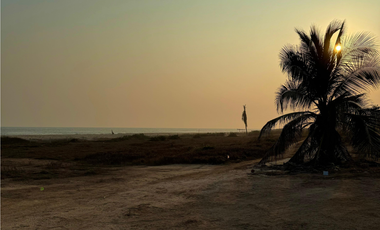 TERRENO A PIE EN PUERTO ESCONDIDO, EN PLAYA SANTA ELENA