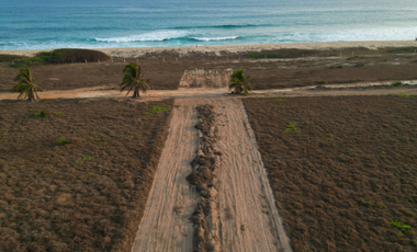 TERRENO A PIE EN PUERTO ESCONDIDO, EN PLAYA SANTA ELENA