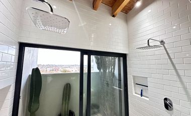 Moderna y Elegante  Casa de una Sola Planta en Venta con campo de golf.