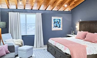 Moderna y Elegante  Casa de una Sola Planta en Venta con campo de golf.