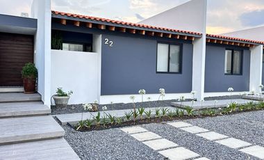 Moderna y Elegante  Casa de una Sola Planta en Venta con campo de golf.