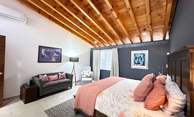 Moderna y Elegante  Casa de una Sola Planta en Venta con campo de golf.