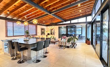 Moderna y Elegante  Casa de una Sola Planta en Venta con campo de golf.