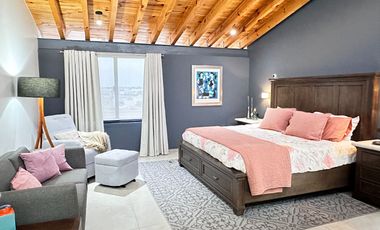 Moderna y Elegante  Casa de una Sola Planta en Venta con campo de golf.