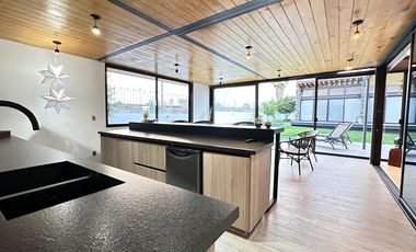 Moderna y Elegante  Casa de una Sola Planta en Venta con campo de golf.