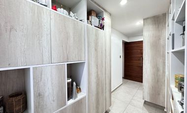 Moderna y Elegante  Casa de una Sola Planta en Venta con campo de golf.