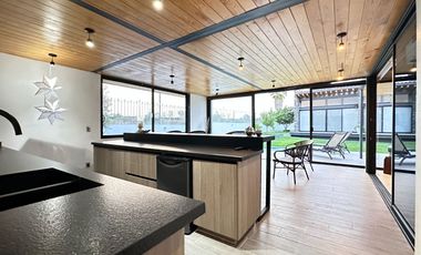 Moderna y Elegante  Casa de una Sola Planta en Venta con campo de golf.